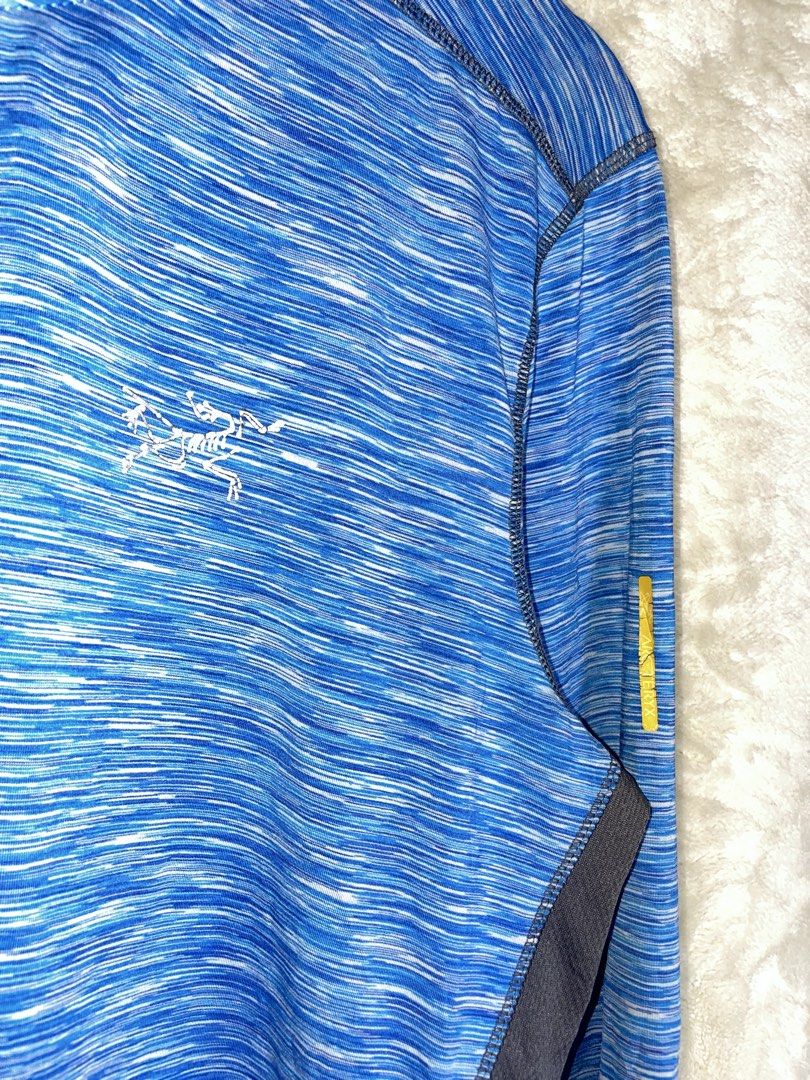 Blue Marled Long Sleeve Athletic Shirt (Category: Longsleeves) located in Molave. Submitted by charlesthrifter (Listing ID 1462115294, Image 2). Description: - Blue marled long-sleeved shirt - Small logo detail on the chest - Dark grey panels on the sides - Yellow accent on the right sleeve - Ideal for workouts or casual wear - Made with comfortable material Issue logo nya.