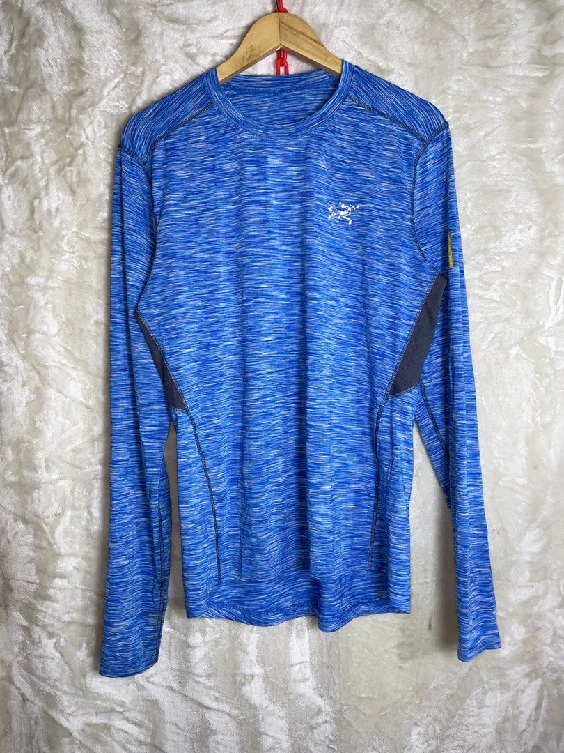 Blue Marled Long Sleeve Athletic Shirt (Category: Longsleeves) located in Molave. Submitted by charlesthrifter (Listing ID 1462115294, Image 1). Description: - Blue marled long-sleeved shirt - Small logo detail on the chest - Dark grey panels on the sides - Yellow accent on the right sleeve - Ideal for workouts or casual wear - Made with comfortable material Issue logo nya.