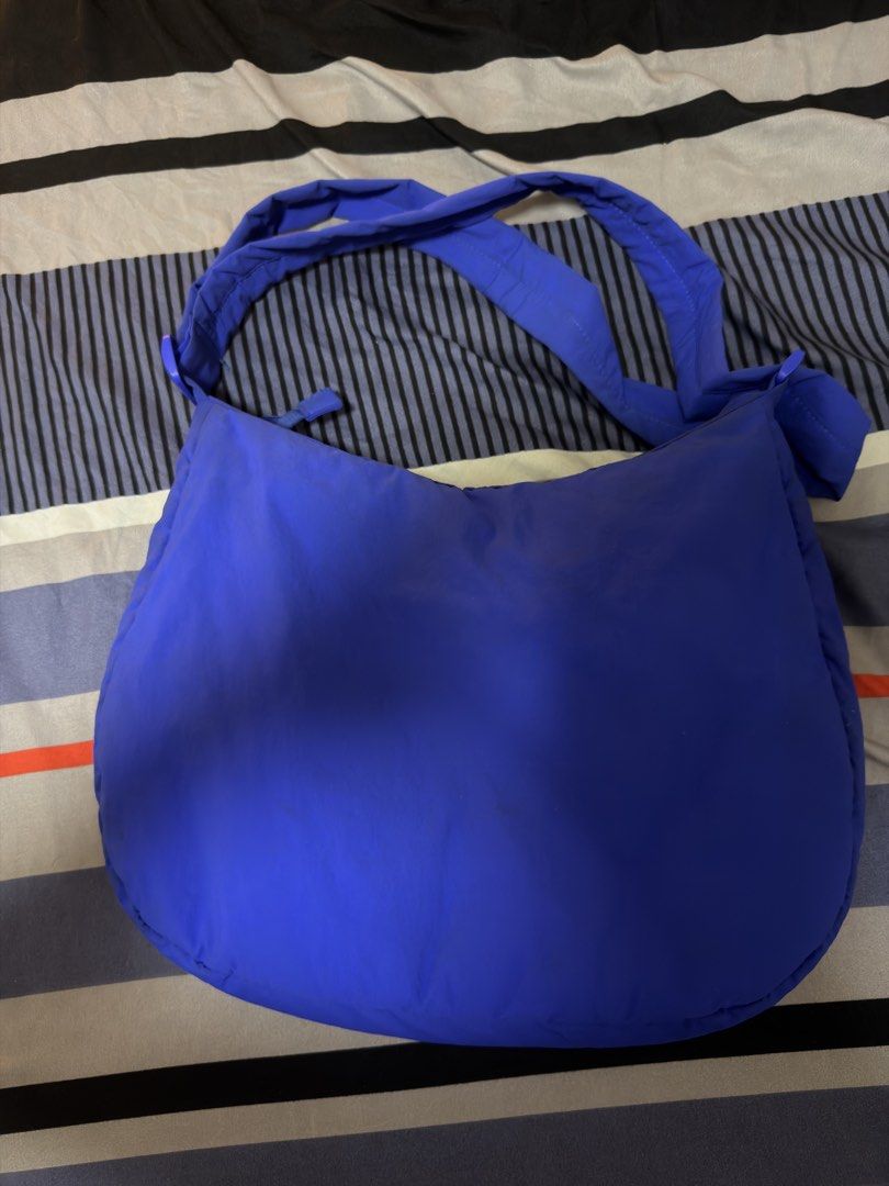 Blue Shoulder Bag (Category: Shoulder Bags) located in Manila. Submitted by caballeroa11402 (Listing ID 1462044941, Image 2). Description: - Stylish blue shoulder bag - Puffy, comfortable material - Single, adjustable strap for a custom fit - Small square logo patch on the front - Ideal for everyday use and errands.