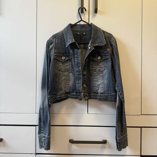 (Category: ) located in . Submitted by closet.aid (Listing ID 1462113931, Image 1). Description: .