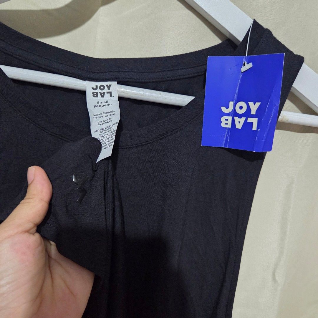 BNWT JOY LAB TOP (Category: Activewear) located in Santiago. Submitted by fromboxes (Listing ID 1462165604, Image 2). Description: new with tag Ships thru J&T Isabela North Luzon Shipping Nationwide No rush shipping 😊😊.