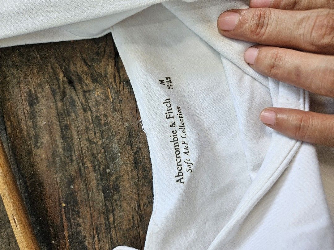 Bodysuit Ambercrombie & Fitch (Category: Others Tops) located in Santa Rosa. Submitted by veesgoodfinds (Listing ID 1462076811, Image 2). Description: Light stain pls see photo medium size.
