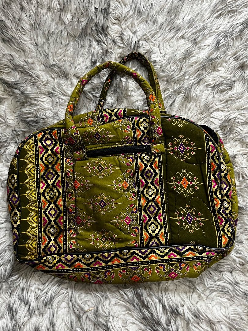 Boho Quilted Duffel Bag with Geometric Pattern (Category: Beach Bags) located in Manila. Submitted by anngeline_reyes (Listing ID 1462167785, Image 1). Description: 👜 𝐁𝐨𝐡𝐨 𝐐𝐮𝐢𝐥𝐭𝐞𝐝 𝐃𝐮𝐟𝐟𝐞𝐥 𝐁𝐚𝐠 𝐰𝐢𝐭𝐡 𝐆𝐞𝐨𝐦𝐞𝐭𝐫𝐢𝐜 𝐏𝐚𝐭𝐭𝐞𝐫𝐧 Price: ₱230 plus shipping • Bought in Davao • Preloved — good condition • Unique boho geometric pattern • Quilted fabric design • Spacious and perfect for travel or overnight trips “Sure buyer on