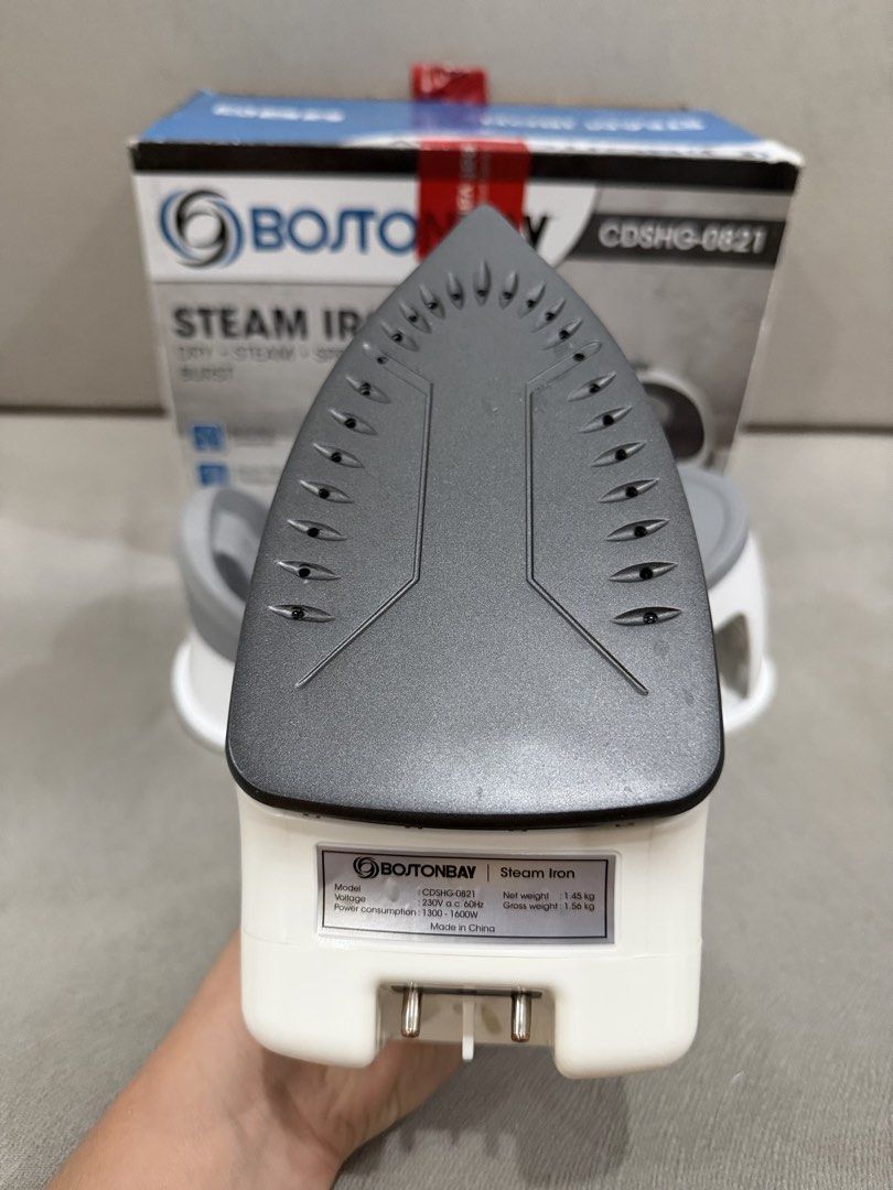 BoltonBay Cordless Steam Iron (Category: Irons & Steamers) located in Las Pinas. Submitted by stockholm05 (Listing ID 1462202377, Image 3). Description: BoltonBay Cordless Steam Iron ✨ Steam • Dry • Spray • Burst 💨 ✔️ Non-stick soleplate ✔️ Fast heating ✔️ Lightweight & easy to use ✔️ Perfect for everyday home use Tenesting lang pero never nagamit dahil mas gamay ko ang non steamer na plancha.