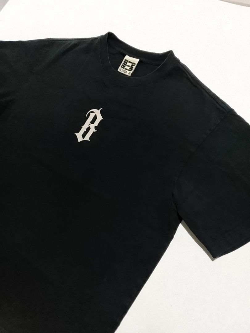 BONELESS K1270 — B-SERIES TEE 🖤 (Category: Tshirts & Polo Shirts ) located in Dagupan City. Submitted by jhiben.973 (Listing ID 1462172877, Image 2). Description: BONELESS K1270 — B-SERIES TEE 🖤 • 100% Cotton • Made in China • Loose Fit • Actual Measurement: Length 28 | Width 23 • Size M on tag • Thick/compact cotton feel • Good condition — preloved • No major issue 💰 ₱280 📍 Dagupan City, Pangasinan 🚚 Nationwide shipping via J&T Express 💳 G