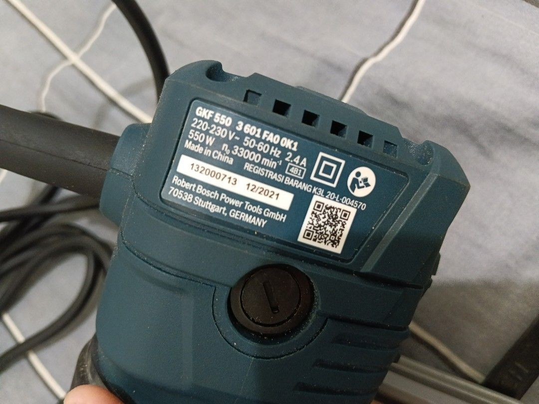 Bosch GKF 550 Professional Palm Router (Category: Networking) located in Quezon City. Submitted by wads_ (Listing ID 1462085694, Image 3). Description: - Bosch GKF 550 Professional Palm Router - Powerful 550W motor - Voltage: 220-230V - Frequency: 50-60Hz - Speed: 33000 min⁻¹ - Includes various accessories and wrenches .