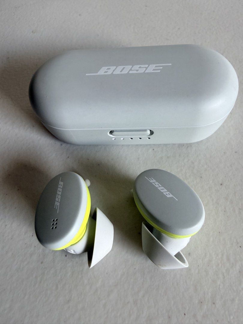 Bose sports Wireless Earbuds with Charging Case (Category: Earphones) located in Valenzuela. Submitted by dees.corner (Listing ID 1462059704, Image 1). Description: Wireless Technology Bluetooth Connectivity Wireless, Bluetooth Form Factor In-Ear Only Features Water-Resistant, Rechargeable Battery, Wireless Charging, Built-in Microphone Microphone Type Built-In Number of Earpieces Double Type Earbud (In Ear) Additional Product Features Manufactur