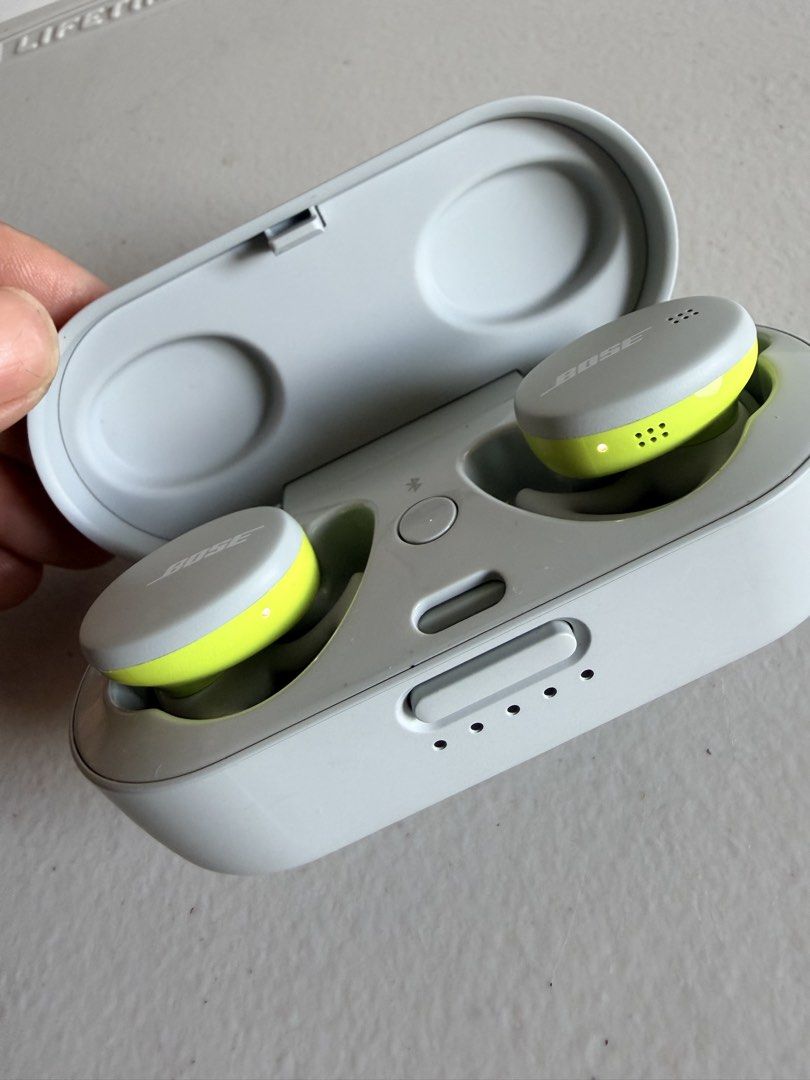 Bose sports Wireless Earbuds with Charging Case (Category: Earphones) located in Valenzuela. Submitted by dees.corner (Listing ID 1462059704, Image 2). Description: Wireless Technology Bluetooth Connectivity Wireless, Bluetooth Form Factor In-Ear Only Features Water-Resistant, Rechargeable Battery, Wireless Charging, Built-in Microphone Microphone Type Built-In Number of Earpieces Double Type Earbud (In Ear) Additional Product Features Manufactur