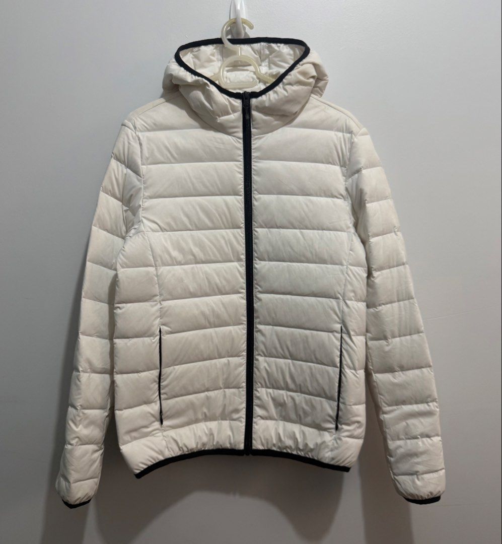 Bossini Seamless Down Puffer Jacket Women Small (Category: Coats, Jackets and Outerwear) located in Balanga. Submitted by winterlab_ph (Listing ID 1462137258, Image 2). Description: 19 25 Needs Wash .