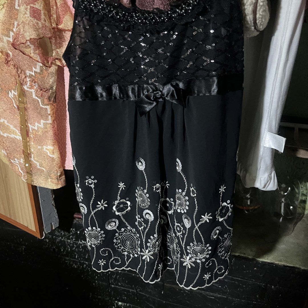 both fairy top y2k SET (Category: Others Tops) located in Bayugan. Submitted by svintageph (Listing ID 1462171277, Image 2). Description: two items for 300 php no issue size small.