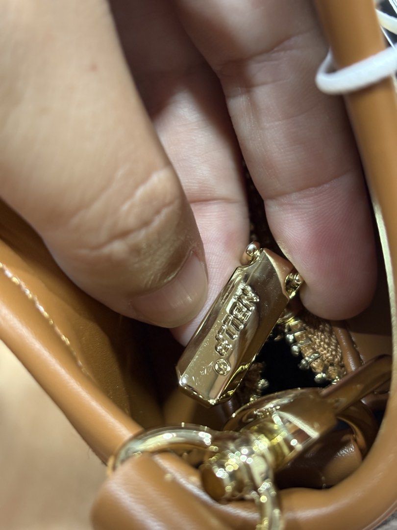 Branded Imported Bag With Paperbag Ganda (Category: Cross-body Bags) located in Tagum. Submitted by jademarch (Listing ID 1462158163, Image 3). Description: ANG GANDA NITO NAGMUMURA SA BRAND LAHAT NG HARDWARE NAKA ENGRAVE BRAND GOOD SIZE MAKAPAL.
