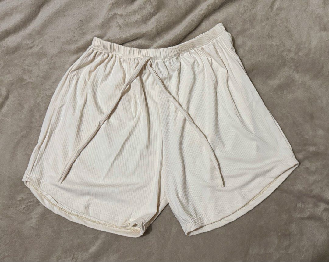 Brandnew plus size Longsleeves pullover coords (top & shorts) set (Category: Sets or Coordinates) located in Makati City. Submitted by jeangrey_18 (Listing ID 1462063388, Image 3). Description: Brandnew Top & Shorts set Beige Size L-2XL Fits 34-40 waist Ribbed fabric Super comfy ng tela Malambot and breathable No when worn since it’s brandnew ⚠️ PLEASE READ CAPTION BEFORE BUYING ⚠️ All brandnew items 📍Makati ❌ NO CASH ON DELIVERY ❌ NO RETURNS NO
