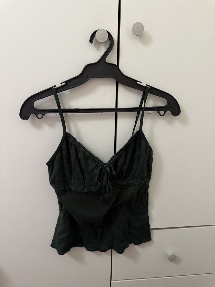 BRANDY MELVILLE top (Category: Sleeveless) located in Pasig City. Submitted by hotstuff__ (Listing ID 1462107276, Image 1). Description: .