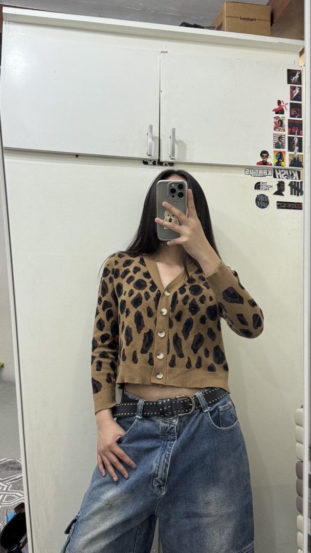 Brown Leopard Print Button Up Cardigan (Category: Coats, Jackets and Outerwear) located in Valenzuela. Submitted by deztinyy (Listing ID 1462173995, Image 1). Description: size: small-medium no issues.