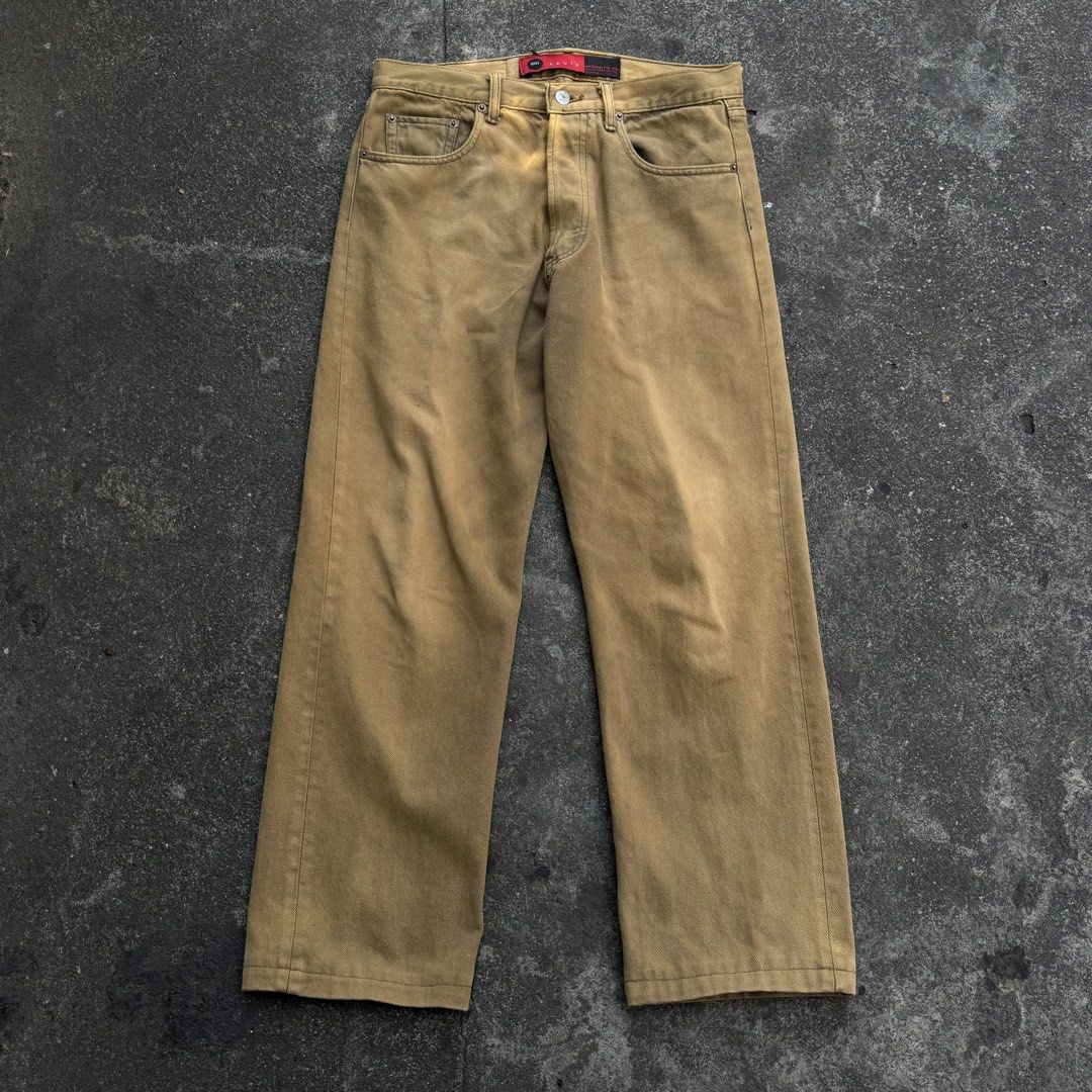 Brown Levi’s 501 (Category: Jeans) located in Manila. Submitted by a_aron.f6e3a7 (Listing ID 1462219881, Image 1). Description: Size: W33 L34 Color rate: 8/10 Issue: Minor fading/wear, no major damage.