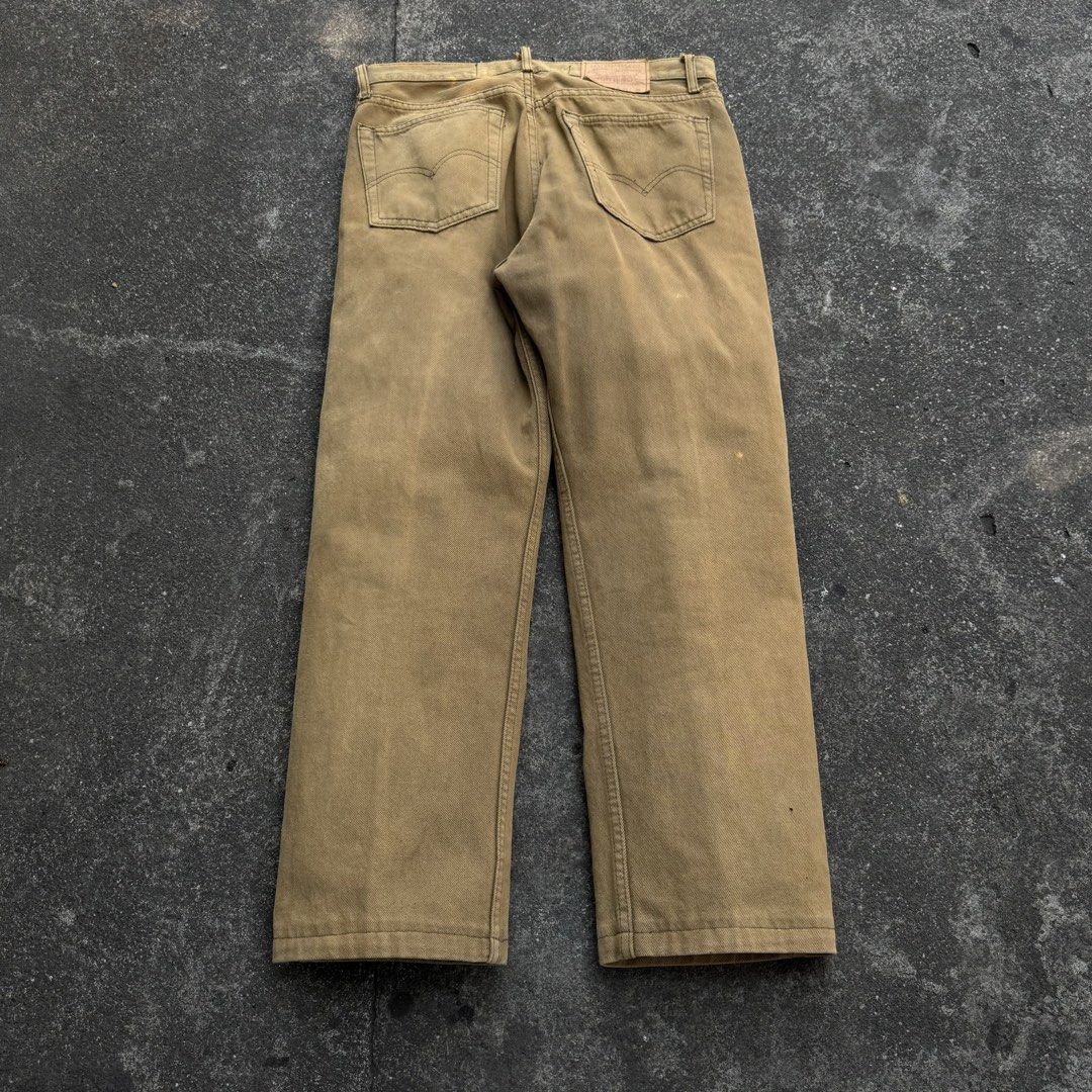 Brown Levi’s 501 (Category: Jeans) located in Manila. Submitted by a_aron.f6e3a7 (Listing ID 1462219881, Image 2). Description: Size: W33 L34 Color rate: 8/10 Issue: Minor fading/wear, no major damage.