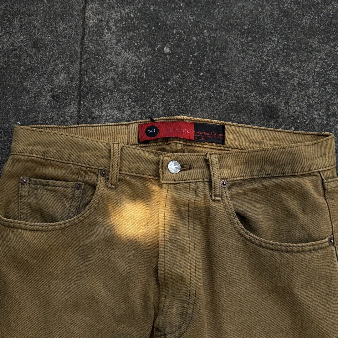 Brown Levi’s 501 (Category: Jeans) located in Manila. Submitted by a_aron.f6e3a7 (Listing ID 1462219881, Image 3). Description: Size: W33 L34 Color rate: 8/10 Issue: Minor fading/wear, no major damage.