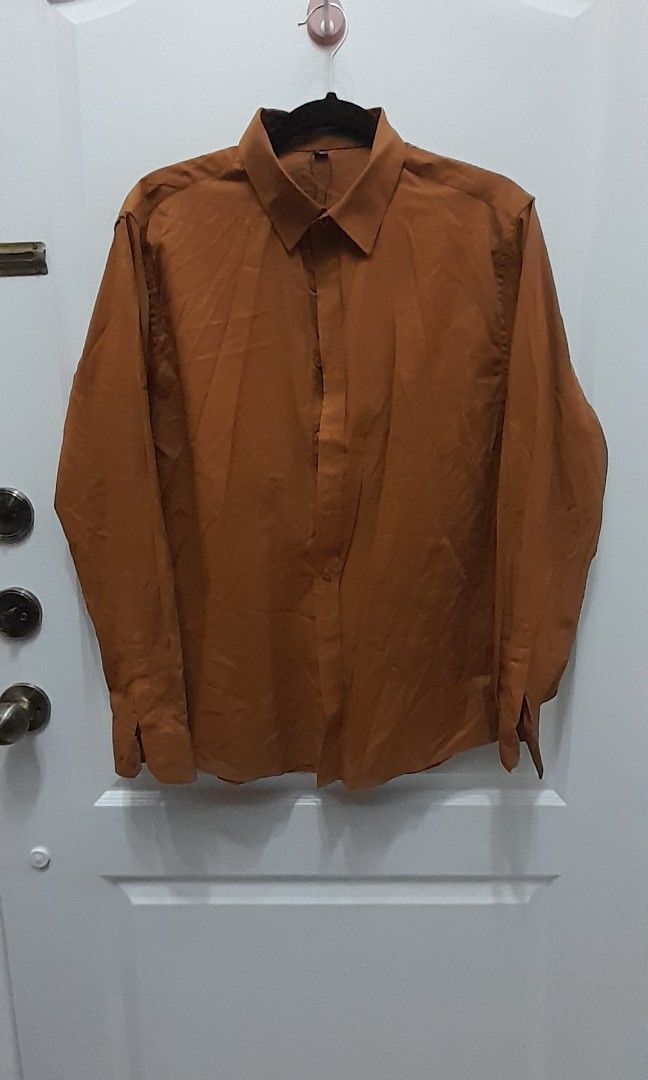 Brown LONGSLEEVES MEN (Category: Tshirts & Polo Shirts ) located in Mandaluyong City. Submitted by .prelovedbymitch (Listing ID 1462048834, Image 2). Description: good as new 20x27.
