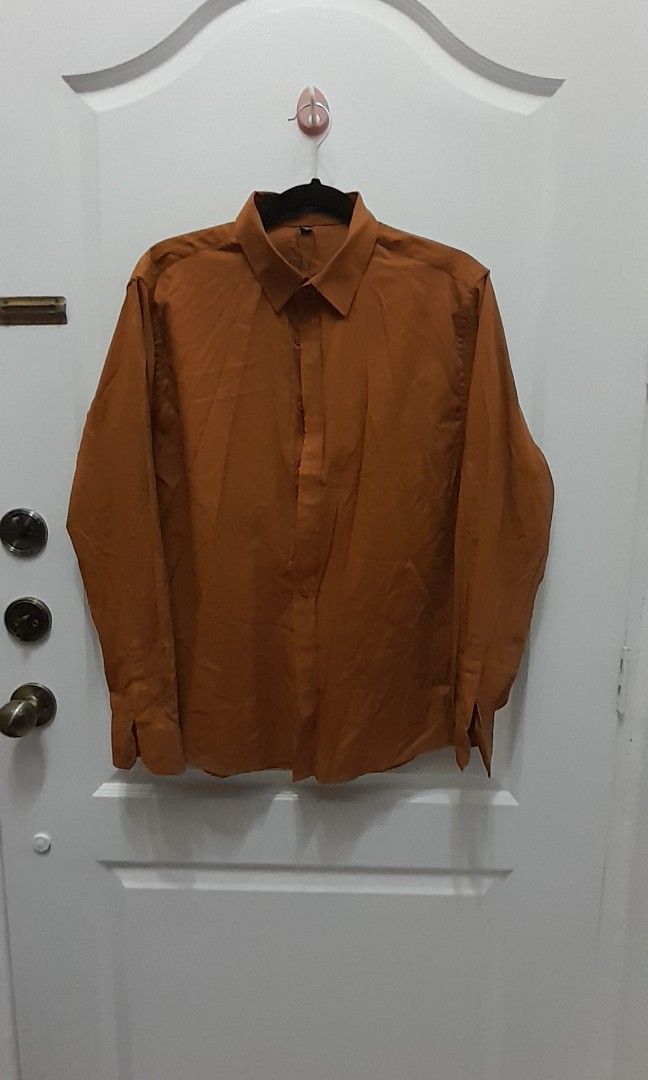 Brown LONGSLEEVES MEN (Category: Tshirts & Polo Shirts ) located in Mandaluyong City. Submitted by .prelovedbymitch (Listing ID 1462048834, Image 1). Description: good as new 20x27.