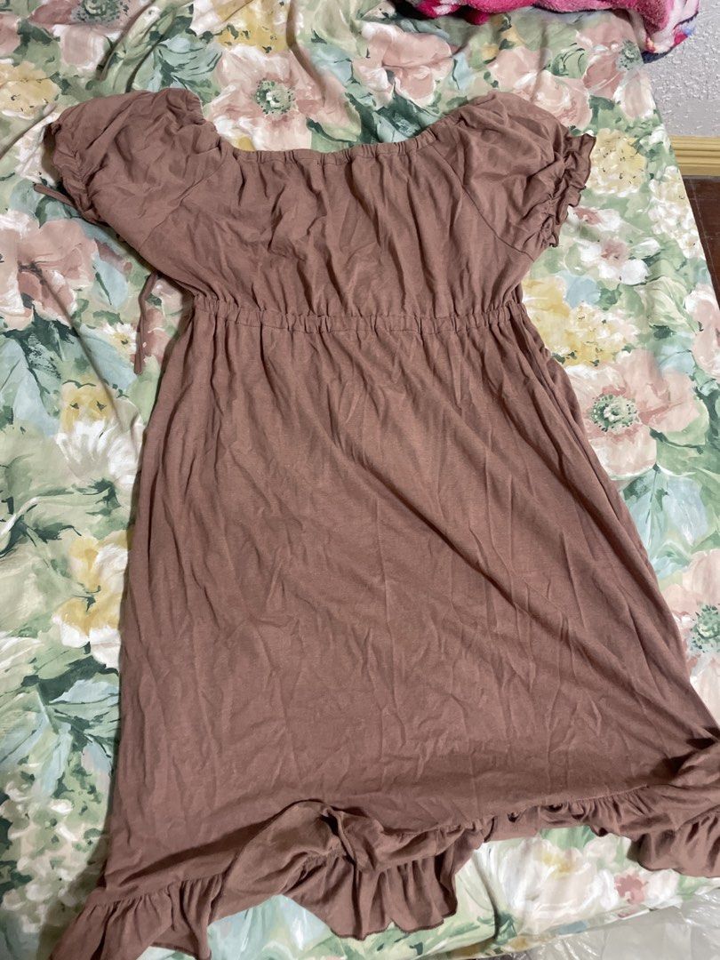 Brown Ruffle Hem Dress (Category: Dresses) located in Manila. Submitted by sapsari (Listing ID 1462194773, Image 3). Description: - Cute brown dress from Sundance - Size: Medium (M) - Short sleeves - Tie-front detail - Ruffled hem .