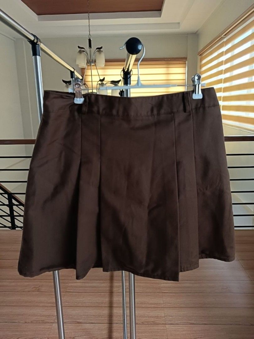 Brown skirt (Category: Skirts) located in Manila. Submitted by yraeclub (Listing ID 1462086952, Image 2). Description: w/ inner shorts ♡ size: 31-32.