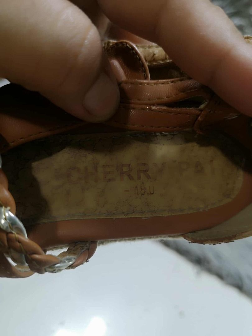 Brown Strappy Gladiator Studded Strap Sandals (Category: Sandals) located in Santa Cruz. Submitted by jmy_surplus.2 (Listing ID 1462083126, Image 3). Description: Size ; 18cm Color ; Brown Type ; Sandals Brand ; No brand Material ; Leather Style ; Brown leather Open Strappy Sandals LR 171 JMY 4 Batch #220.