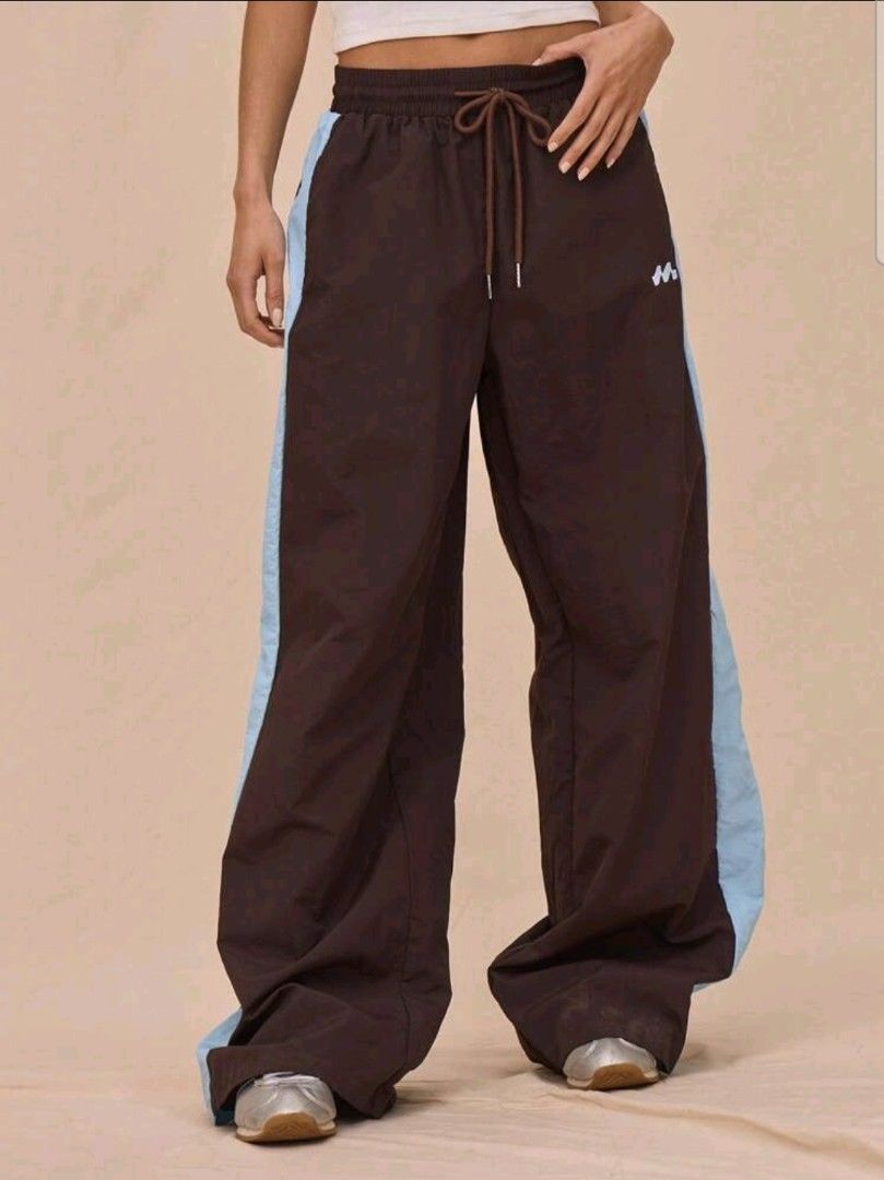 Brown Wide Leg Track Pants with Blue Stripe (Category: Other Bottoms) located in Imus. Submitted by 1521preloved (Listing ID 1462092301, Image 1). Description: Price+sf Musera Pants Brand New Waist 25-28in (stretchable) Length 42in Imus City, Cavite J&T shipping.