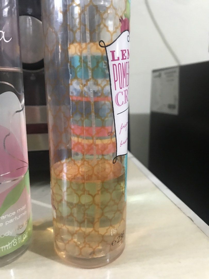 Bundle bath and body works (Category: Fragrance & Deodorants) located in Balete No 2. Submitted by troyesybang (Listing ID 1462069771, Image 3). Description: Checknpics for levels Nozzles ok No leaks Old version pack labels Decluttering Bundle only No splitting Sf j&t.