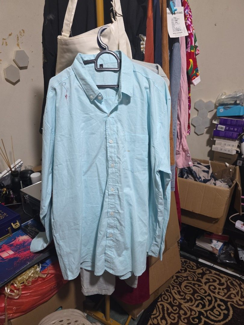 Bundle box (Category: Jeans & Leggings) located in Singapore. Submitted by ninasusant89395 (Listing ID 1462074480, Image 6). Description: -bundle clothes -total have 8 box take all $300 - Classic five-pocket design - Button and zip fly closure - Likely a straight leg cut - Essential wardrobe staple - Easy to style with various tops and shoes.