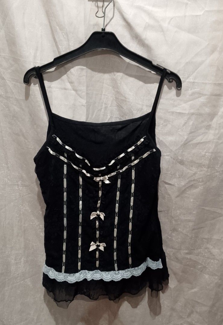 Bundle for women's (Category: Activewear) located in Davao. Submitted by outdatedfinds (Listing ID 1462140981, Image 3). Description: For Sale Po ➖Skirt 26-32 ➖Tops Small to Medium ➖Sandal Size 7 ➖Handbag Take all for 1k plus sf All Excellent Condition Davao City Location Hmu F Interested .