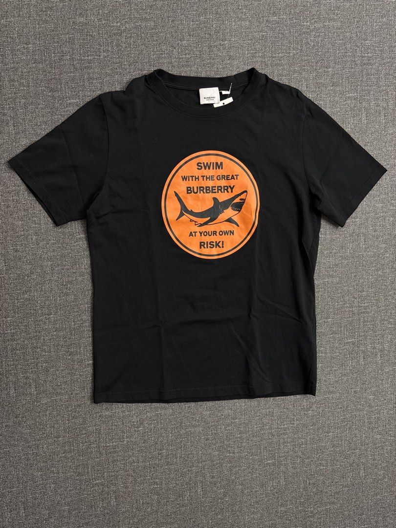 Burberry Black Graphic Tshirt (Category: Tshirts & Polo Shirts ) located in San Fernando. Submitted by kayemanalac_05 (Listing ID 1462113884, Image 1). Description: .