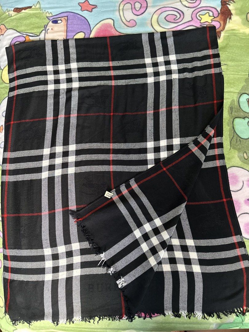 Burberry London scarf (Category: Coats, Jackets and Outerwear) located in Angeles City. Submitted by ritenianstuff (Listing ID 1462050813, Image 1). Description: Burberry London scarf from HK 70 inches long 27.5 inches wide Slightly used Lp npo Add sf 54 Gcash paymnet.