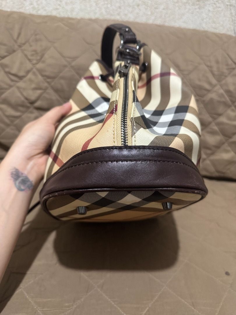 BURBERRY NOVA BUCKET BAG (Category: Luxury Bags & Wallets) located in San Pablo. Submitted by calmhawk.60c993 (Listing ID 1462137463, Image 3). Description: Burberry Nova Check drawstring bucket bag, highlighted by its distinctive dark leather trim and cinch-cord closure... JUST a rubber lining minor issue.