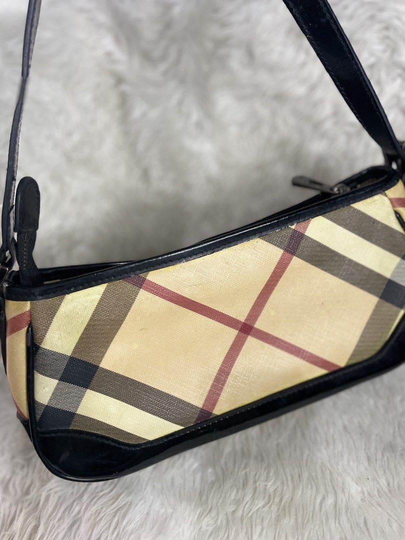 Burberry nova check baguette (Category: Luxury Bags & Wallets) located in Malabon City. Submitted by bagelyasnilucas (Listing ID 1462037352, Image 2). Description: With light pen marks on the side of the bag not too visible Other than that, the bag is still nice.