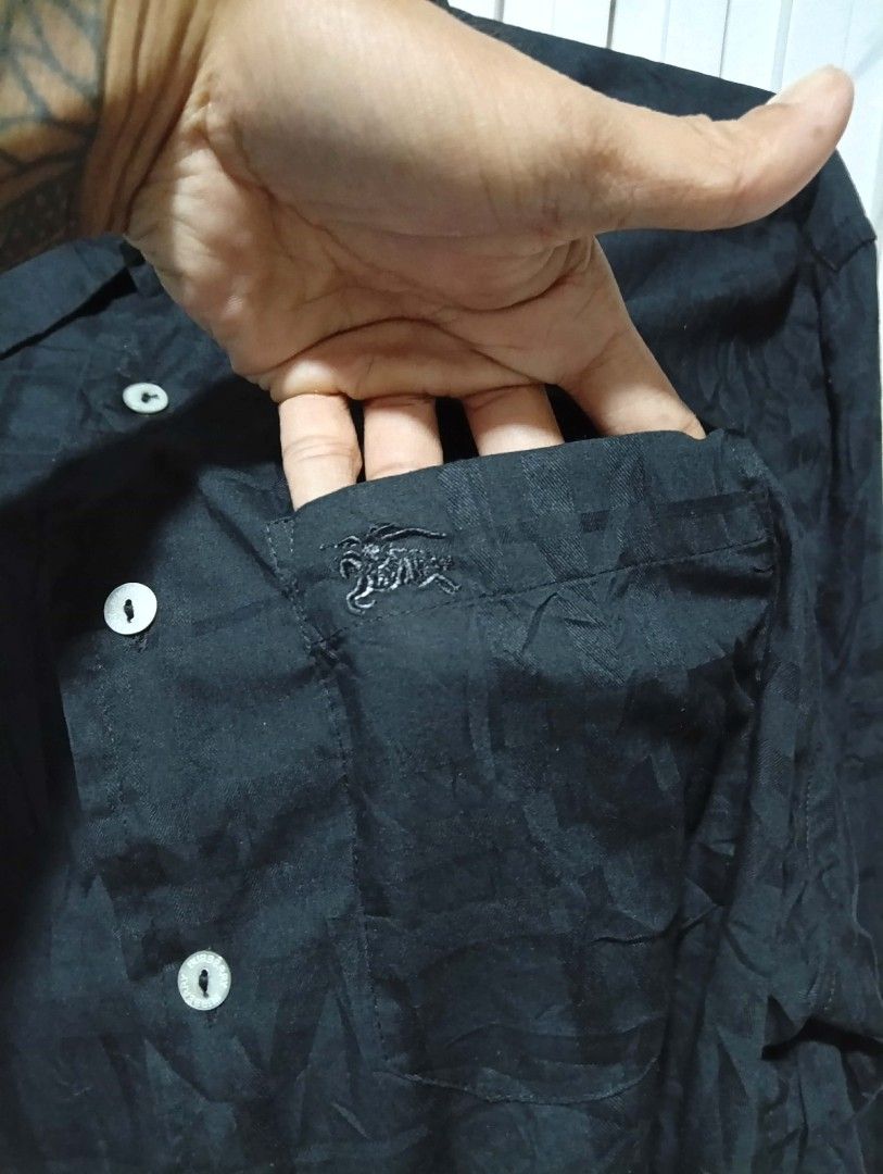 Burberry Polo Longsleeve button Up ( Authentic ) (Category: Formal Shirts) located in Barotac Nuevo. Submitted by john.pritz (Listing ID 1462112021, Image 2). Description: Burberry polo longsleeve button up ( Authentic ) Like new condi no issue Large on tag Width 22 to 23 Length 29.