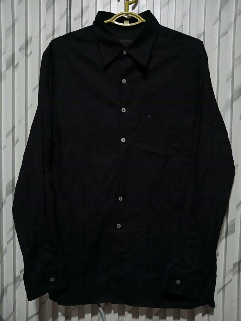 Burberry Polo Longsleeve button Up ( Authentic ) (Category: Formal Shirts) located in Barotac Nuevo. Submitted by john.pritz (Listing ID 1462112021, Image 1). Description: Burberry polo longsleeve button up ( Authentic ) Like new condi no issue Large on tag Width 22 to 23 Length 29.
