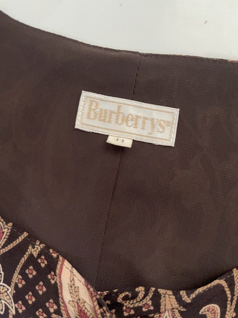 Burberry Vintage (Category: Luxury Apparel) located in Naga. Submitted by alleb100493 (Listing ID 1462074736, Image 2). Description: .