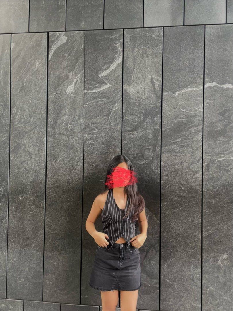 Button Front Halter Top (Category: Sleeveless) located in Caloocan City. Submitted by loveshanks (Listing ID 1462224774, Image 2). Description: used once only fore height reference: 5’.