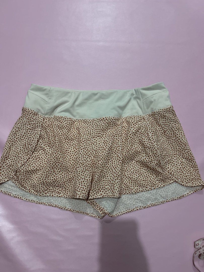 Calla Running Short (Category: Activewear) located in Manila. Submitted by chen_clybelles (Listing ID 1462181848, Image 1). Description: M to semi L.