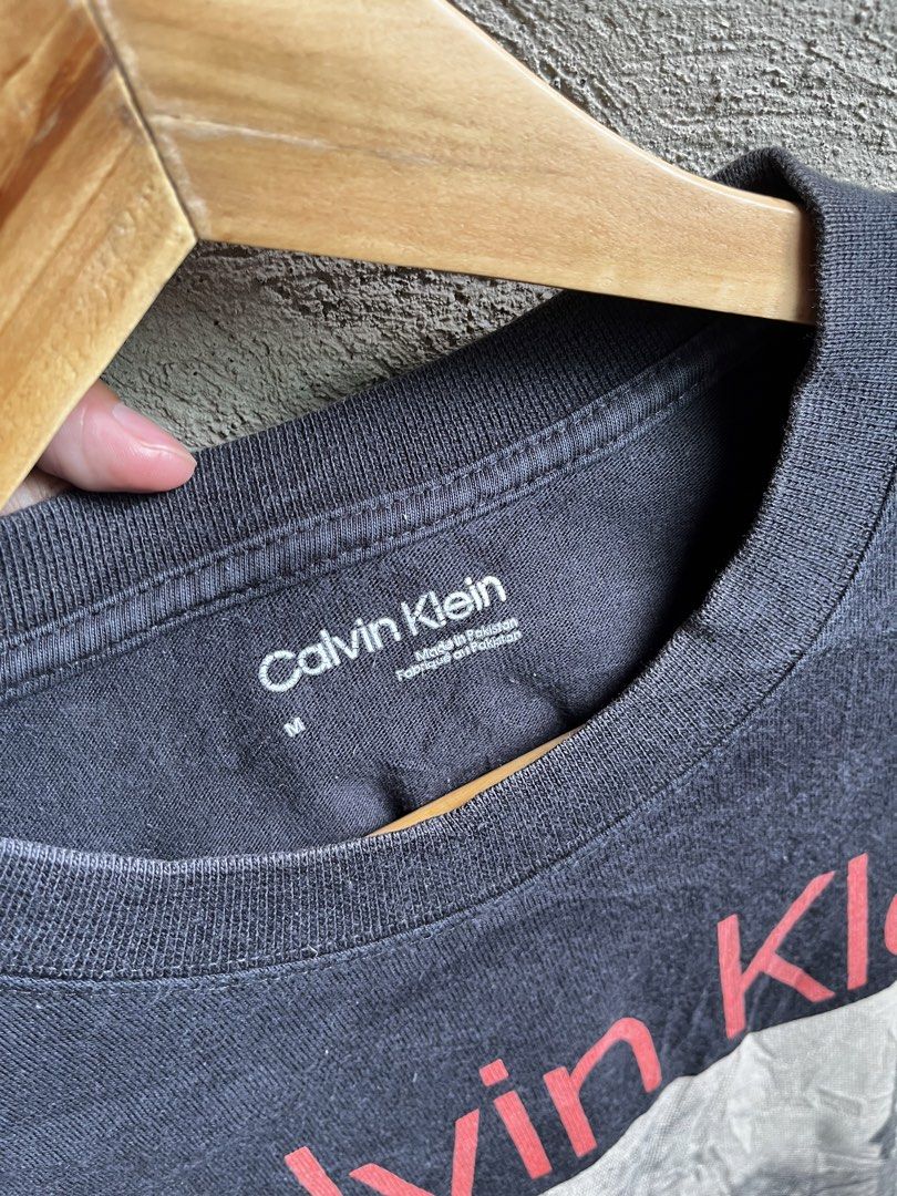 CALVIN KLEIN (Category: Tshirts & Polo Shirts ) located in Cagayan de Oro. Submitted by rewornthriftph (Listing ID 1462042553, Image 3). Description: width: 22.5 length: 28 large | FITS also on medium Color rate: 9.5/10 Issue: In EXCELLENT Condition See details and reference on slides Payment Methods: GCASH/JNT PLS MANAGE YOUR EXPECTATIONS. THRIFT ITEMS, NO CANCELLATION ₱700.