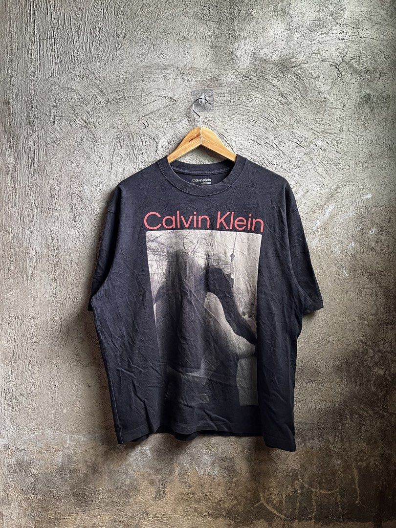 CALVIN KLEIN (Category: Tshirts & Polo Shirts ) located in Cagayan de Oro. Submitted by rewornthriftph (Listing ID 1462042553, Image 1). Description: width: 22.5 length: 28 large | FITS also on medium Color rate: 9.5/10 Issue: In EXCELLENT Condition See details and reference on slides Payment Methods: GCASH/JNT PLS MANAGE YOUR EXPECTATIONS. THRIFT ITEMS, NO CANCELLATION ₱700.