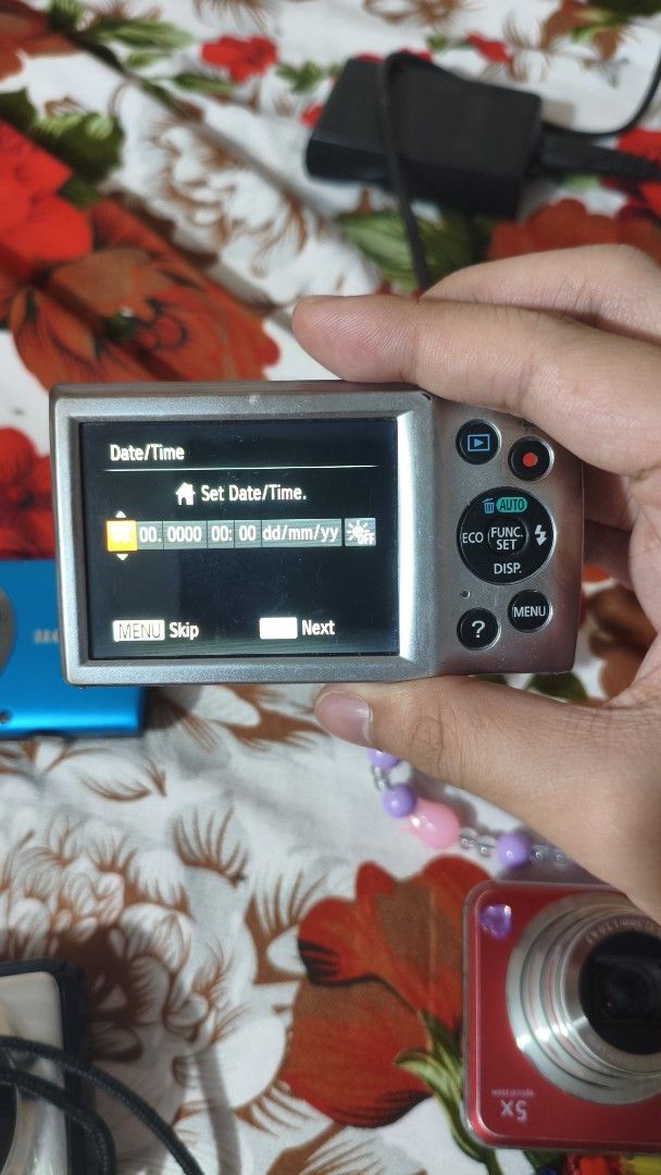 Canon IXUS 145 (Category: Cameras) located in Pasay City. Submitted by re1ch (Listing ID 1462216765, Image 2). Description: Canon IXUS 145 16MP Digicam 📸 ₱5500 negotiable ✨ 16.0MP 🔍 8x Optical Zoom ⚡ Flash working 🎥 Video working 🎛️ All buttons/functions working 📺 LCD working 📸 Clear photo output ✅ No functional issues Condition: Well-used with visible signs of use/scratches. Please refer to photos. 📦 Inclusions: Camera unit, battery, char