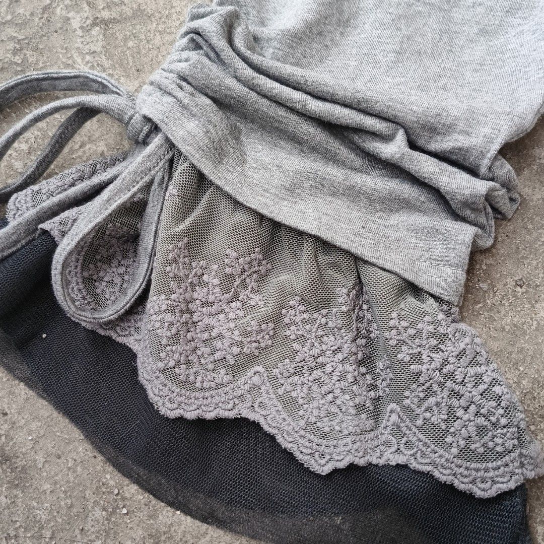 Capri Leggings with ruffled hem (Category: Other Bottoms) located in Pasig City. Submitted by justnicz (Listing ID 1462128130, Image 2). Description: s-m .