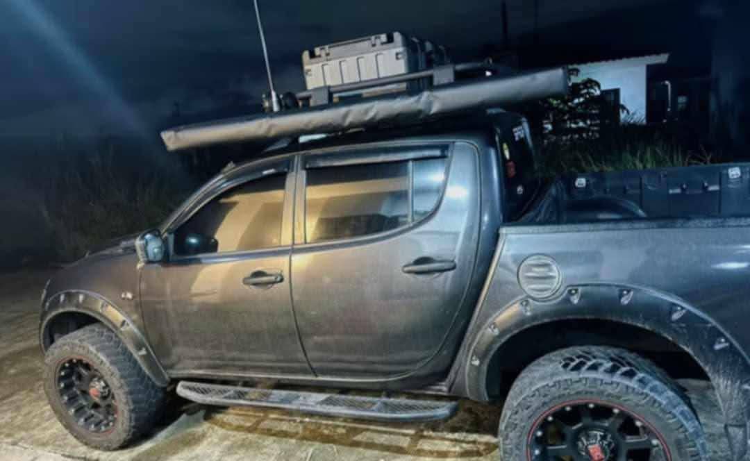CAR TENT AWNING 2Mx3M (Category: Body Parts and Accessories) located in Baguio. Submitted by shaszy (Listing ID 1462105386, Image 1). Description: brandnew car tent awning upgraded version with free camping chair 9k only.
