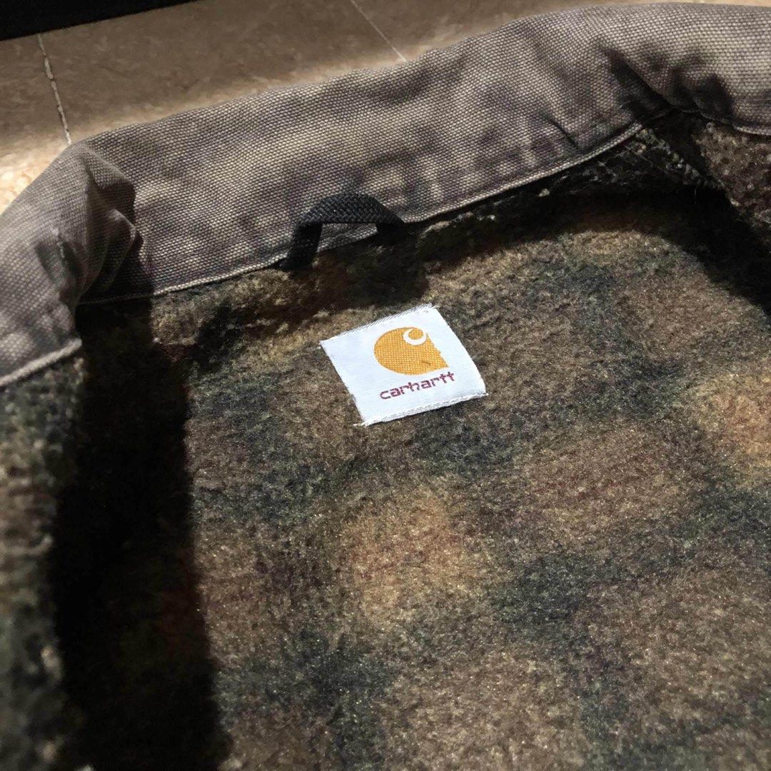 CARHARTT DETROIT JACKET MOSS GREEN (Category: Coats, Jackets and Outerwear) located in Manila. Submitted by shun24 (Listing ID 1462073343, Image 3). Description: VINTAGE CARHARTT DETROIT JACKET MOSS GREEN COLORWAY 23x25 ISSUES: ALTERED WIDTH, PAINT STAIN, FADING GOOD FOR PERSONAL USE ₱13,999 NEGOTIABLE .