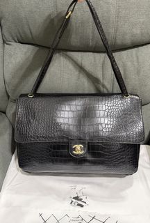 (Category: ) located in . Submitted by chic.bags (Listing ID 1462199555, Image 1). Description: .