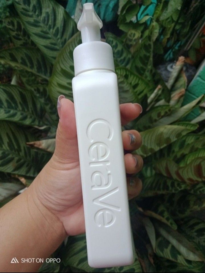 Cerave itch relief moisturizing lotion (Category: Body Care) located in Quezon City. Submitted by purple_haven (Listing ID 1462150963, Image 2). Description: bnew unopened exp 12/2028 jnt 2-3 days delivery lalamove.