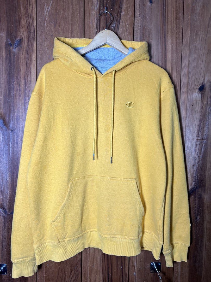 Champion Hoodie (Category: Coats, Jackets and Outerwear) located in Baguio. Submitted by kAzuMi41 (Listing ID 1462237463, Image 2). Description: Champion Hoodie Large size .