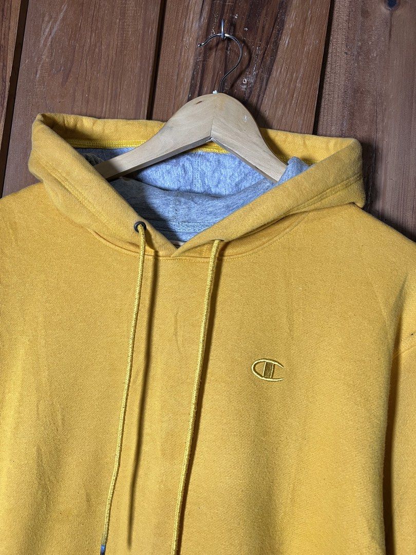 Champion Hoodie (Category: Coats, Jackets and Outerwear) located in Baguio. Submitted by kAzuMi41 (Listing ID 1462237463, Image 3). Description: Champion Hoodie Large size .
