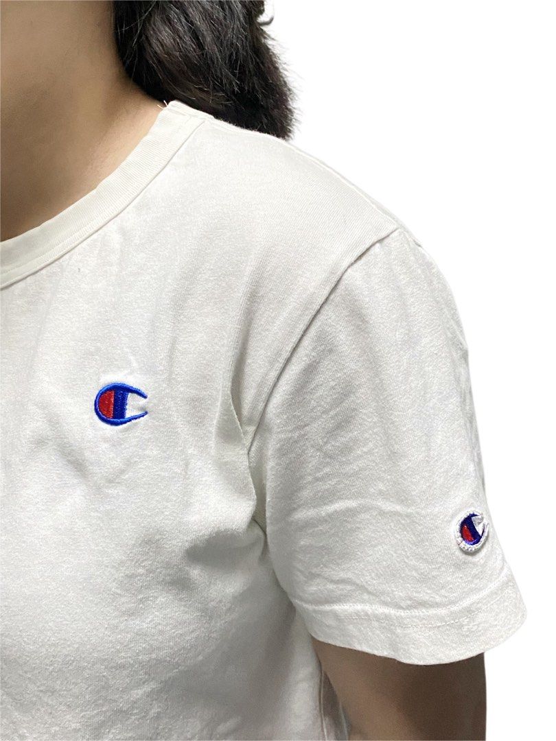 Champion White T-Shirt X-Large (Category: Tshirts & Polo Shirts ) located in Manila. Submitted by shesdecluttering_0 (Listing ID 1462212572, Image 2). Description: - classic white Champion t-shirt - features iconic C logo on chest and sleeve -good as new metro manila.